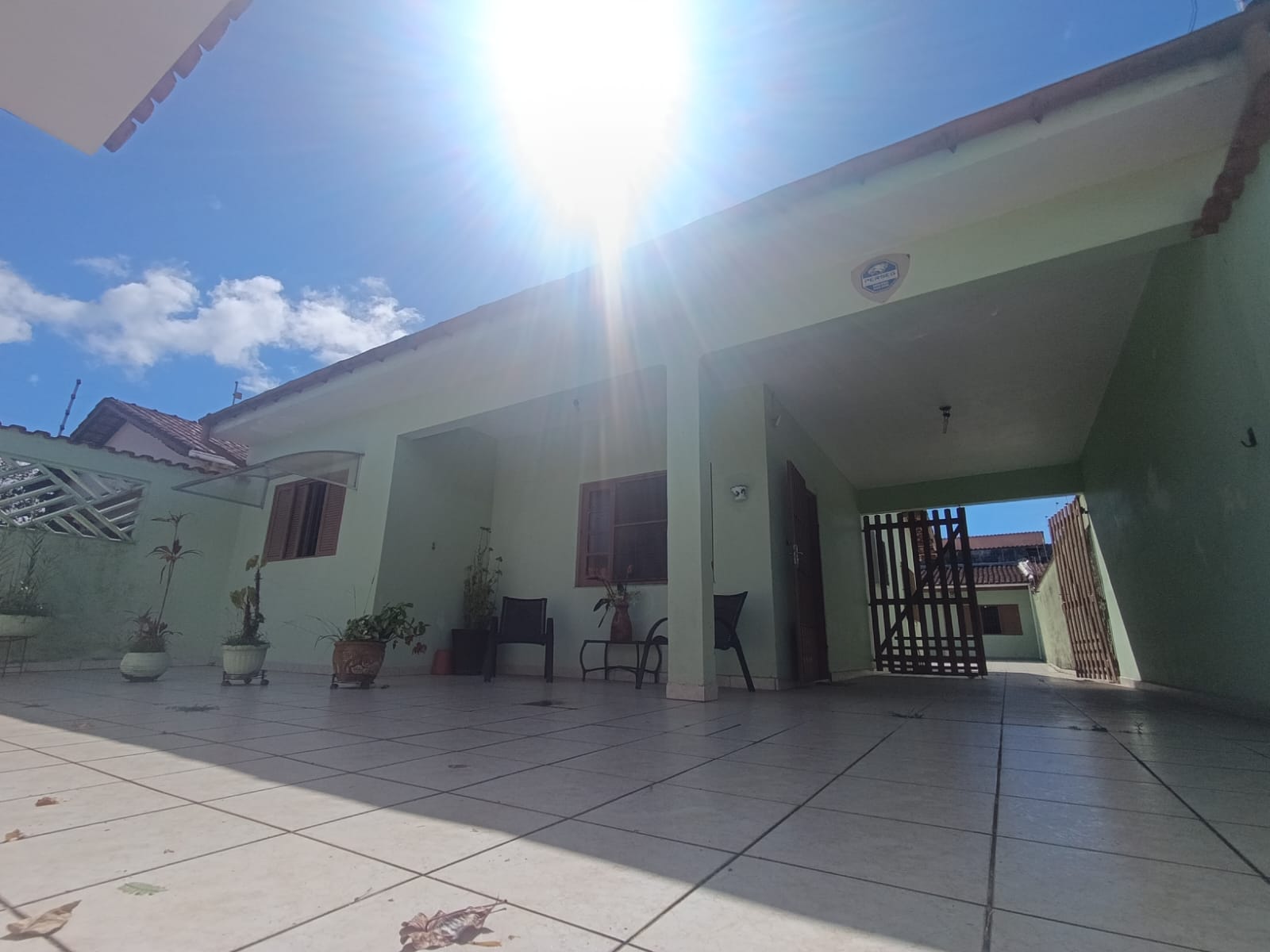 CAS261369 Casa com Terreno de 350m² em Itanhaém – 03 Dormitórios, Edícula e 12 Vagas