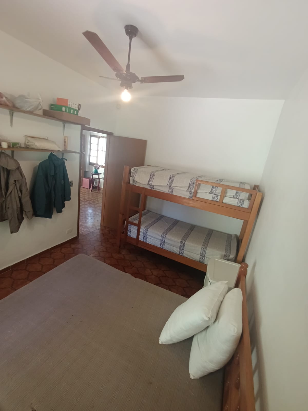 CAS261369 Casa com Terreno de 350m² em Itanhaém – 03 Dormitórios, Edícula e 12 Vagas