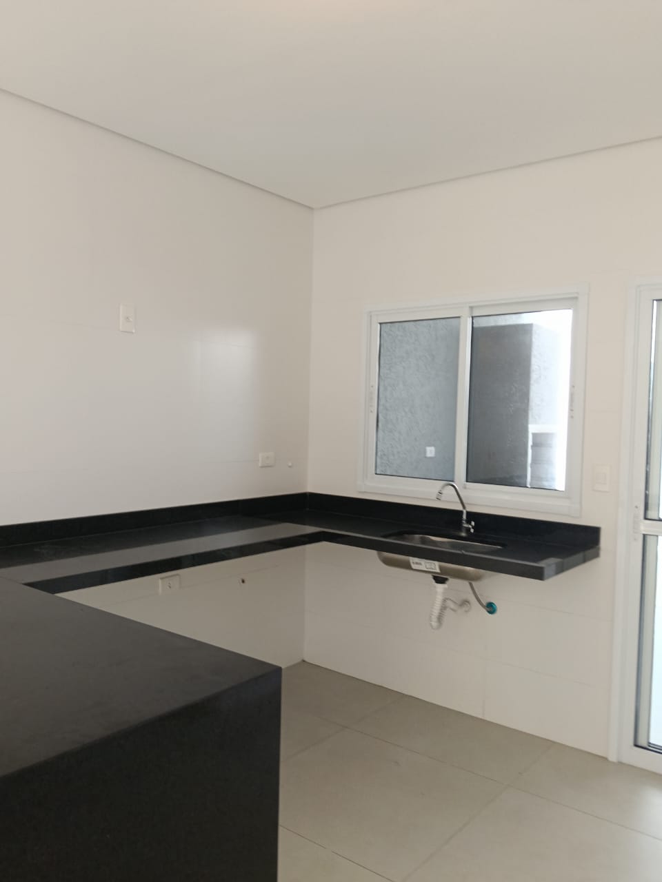 CAS261371Sobrado em Condomínio Fechado em Itanhaém – 02 ou 03 Dormitórios Frente Mar
