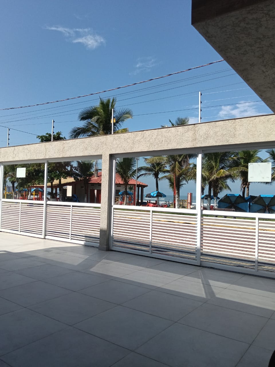 CAS261370 Sobrado em Condomínio Fechado em Itanhaém – 02 ou 03 Dormitórios Frente Mar