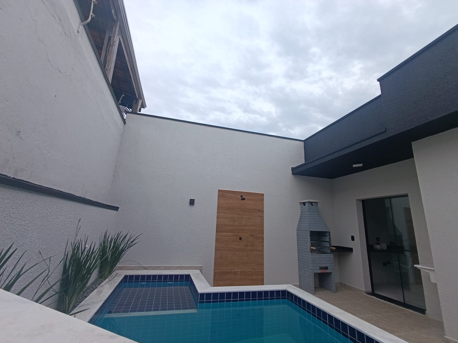 CAS261374 Casa em Condomínio Fechado à Venda em Itanhaém – Frente Mar com Piscina