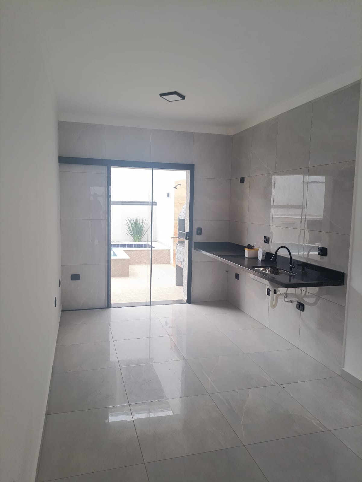 CAS261374 Casa em Condomínio Fechado à Venda em Itanhaém – Frente Mar com Piscina