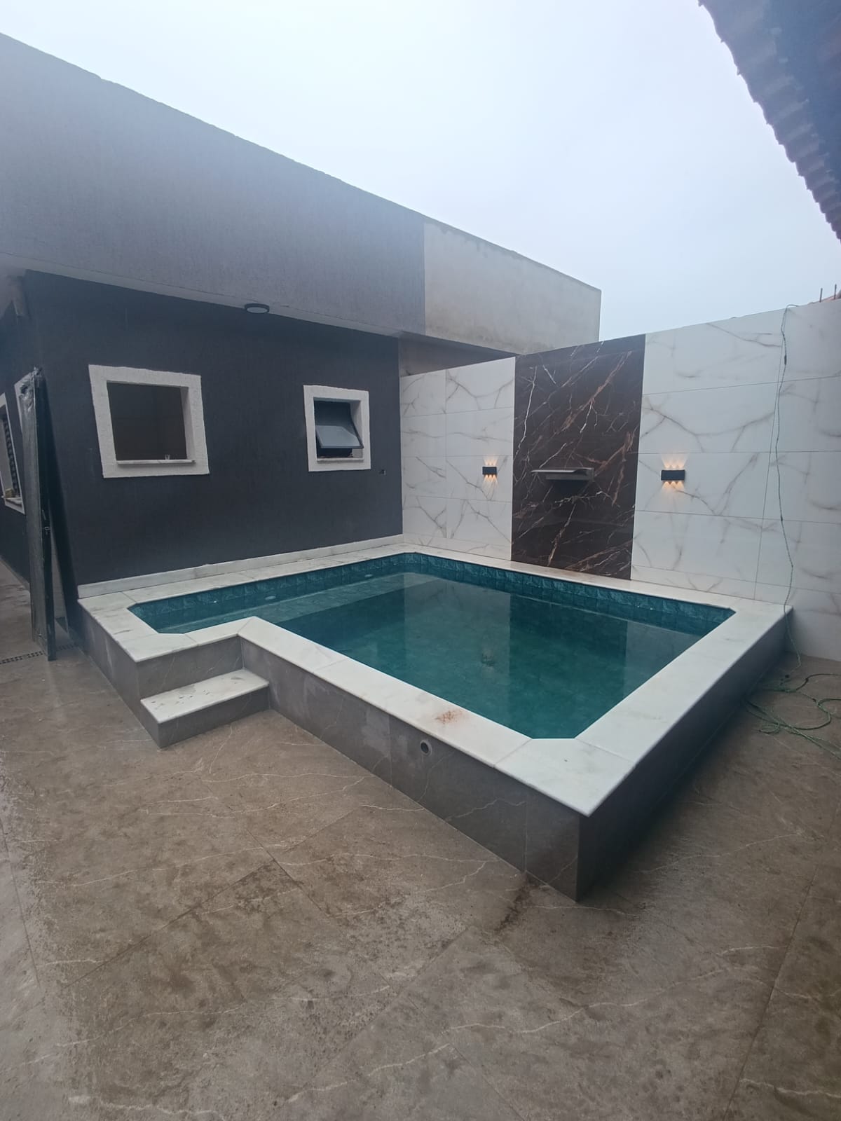 CAS261375 Casa Nova com Piscina e Hidro em Itanhaém – 02 Dormitórios a 100m da Pista
