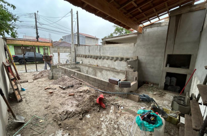 CAS261376 Casa Isolada à Venda em Itanhaém – 02 Dormitórios com Piscina de 6 Metros