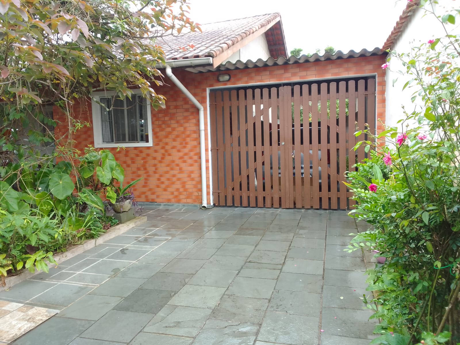 CAS261380 Casa Mobiliada à Venda em Itanhaém – 02 Dormitórios com Piscina de 9 Metros
