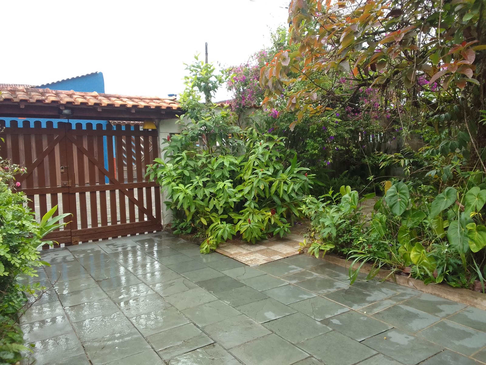 CAS261380 Casa Mobiliada à Venda em Itanhaém – 02 Dormitórios com Piscina de 9 Metros