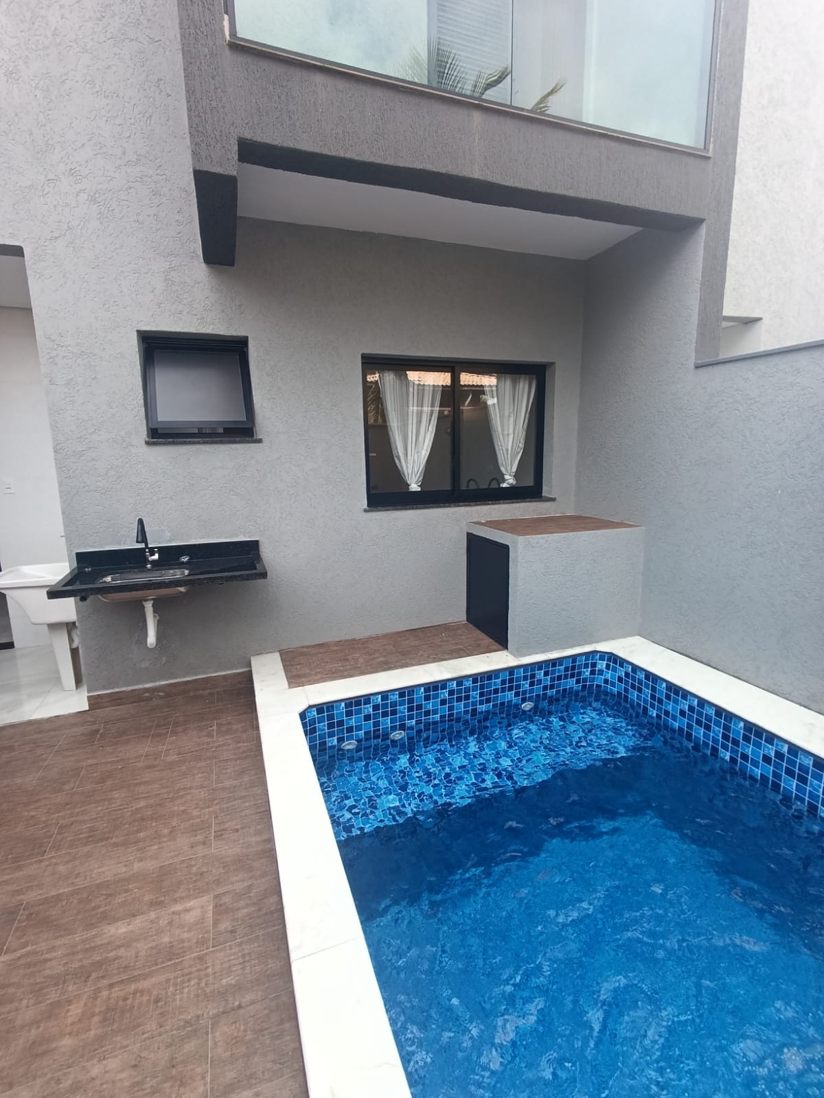 CAS261381 Sobrado na Orla da Praia do Suarão Itanhaém – 02 Dormitórios com Piscina