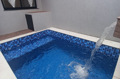CAS261381 Sobrado na Orla da Praia do Suarão Itanhaém – 02 Dormitórios com Piscina