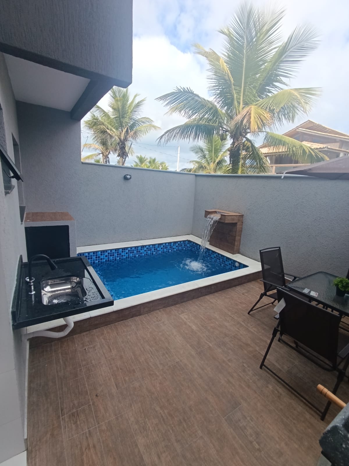 CAS261381 Sobrado na Orla da Praia do Suarão Itanhaém – 02 Dormitórios com Piscina