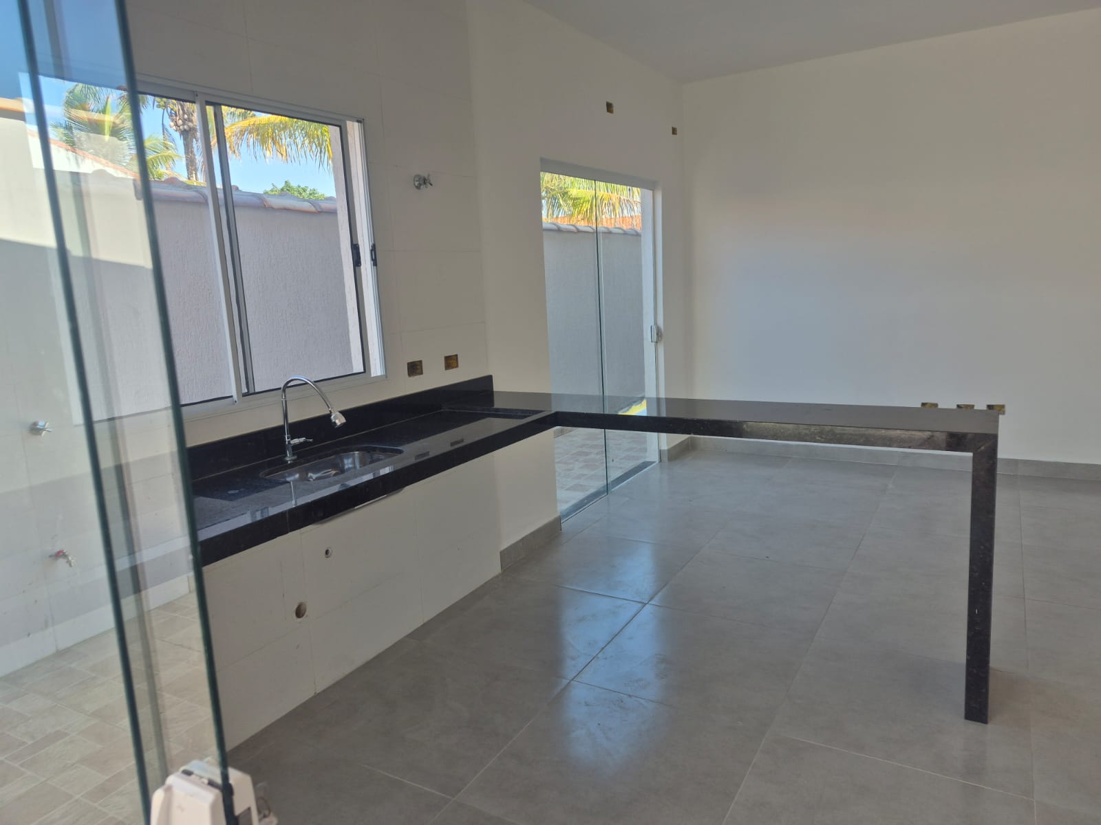 261392 Casa Pronta no Grandesp Itanhaém Lado Praia – 02 Dormitórios e Piscina