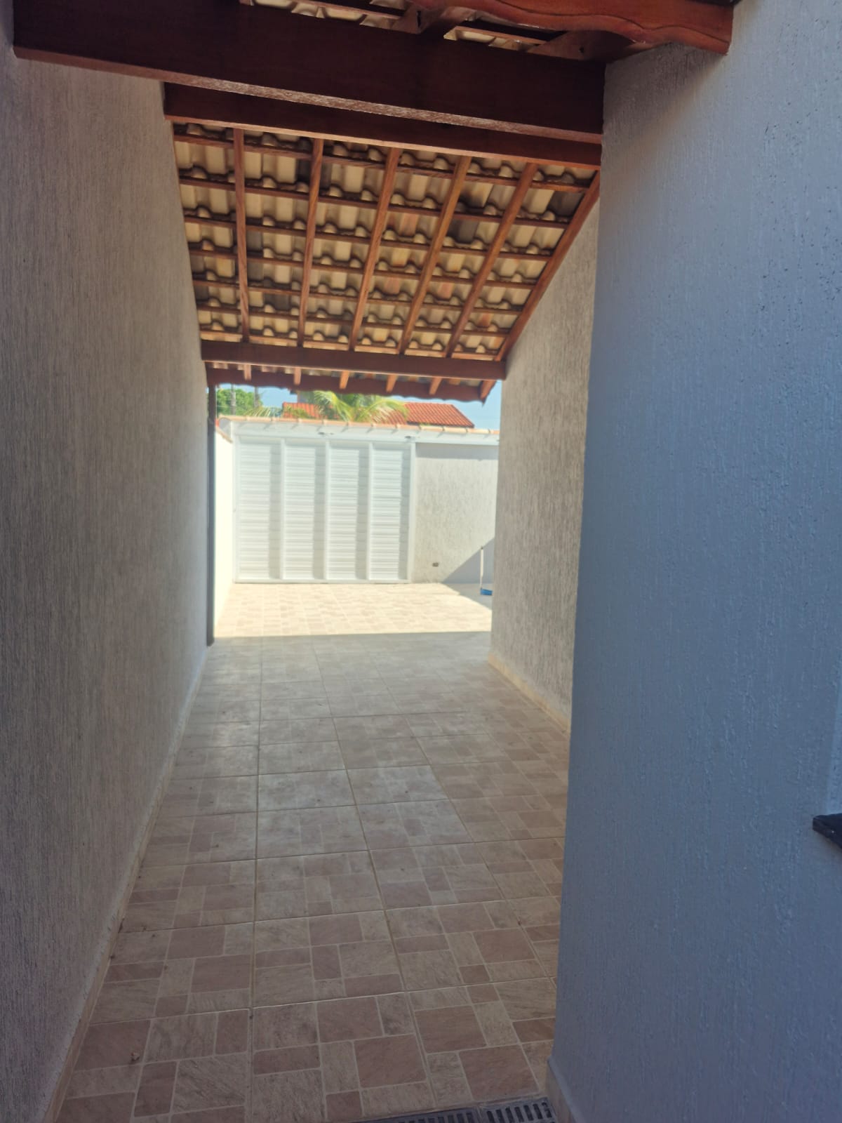 261392 Casa Pronta no Grandesp Itanhaém Lado Praia – 02 Dormitórios e Piscina