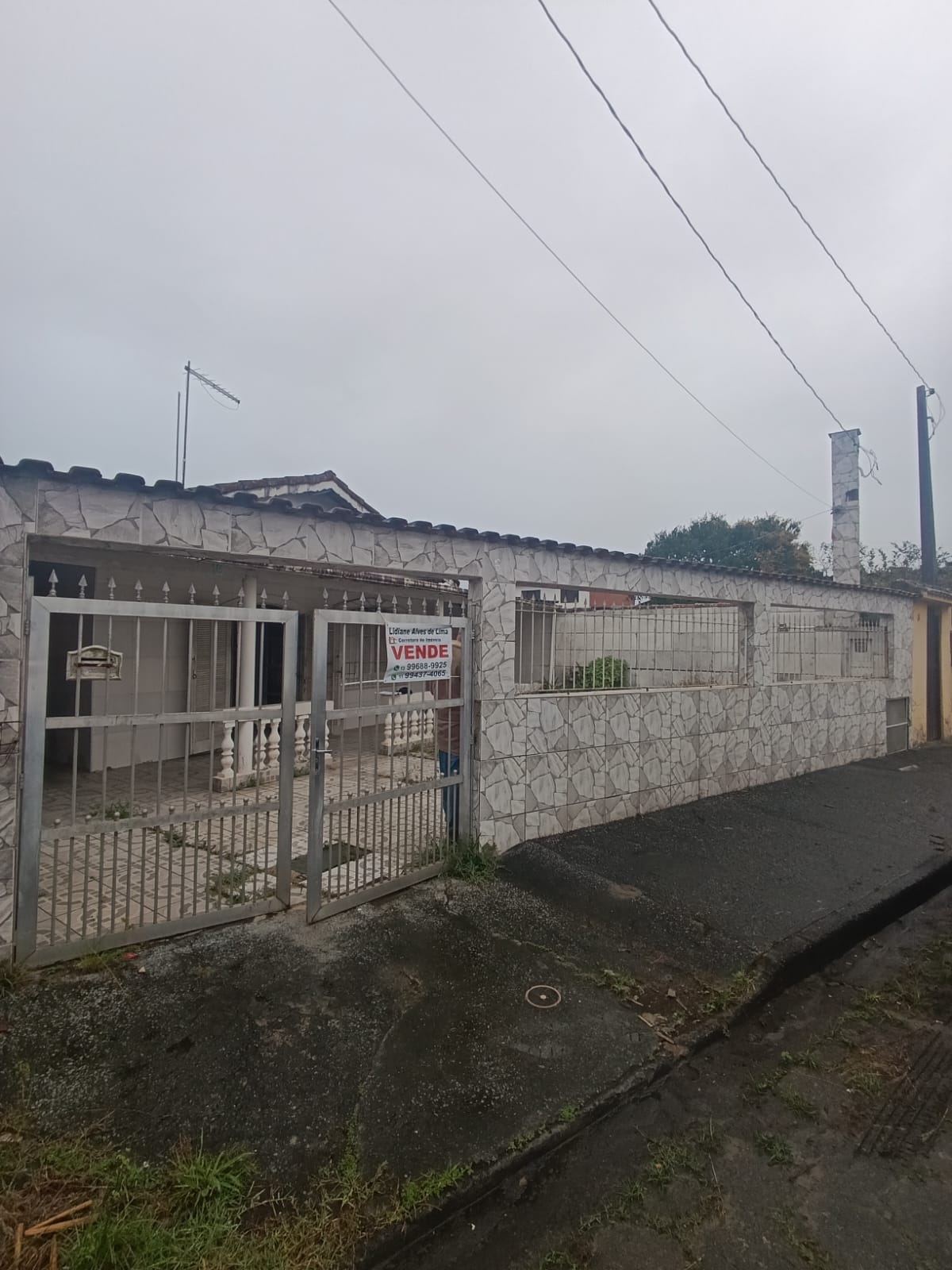 CAS261395 Casa Térrea com Edícula em Itanhaém – 04 Dormitórios a 800m do Mar