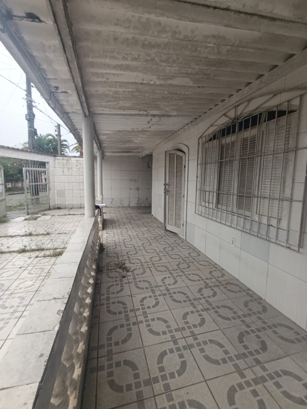 CAS261395 Casa Térrea com Edícula em Itanhaém – 04 Dormitórios a 800m do Mar