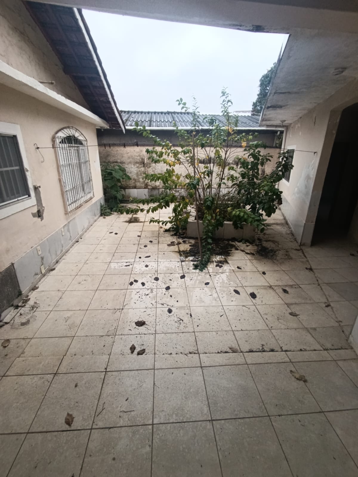 CAS261395 Casa Térrea com Edícula em Itanhaém – 04 Dormitórios a 800m do Mar