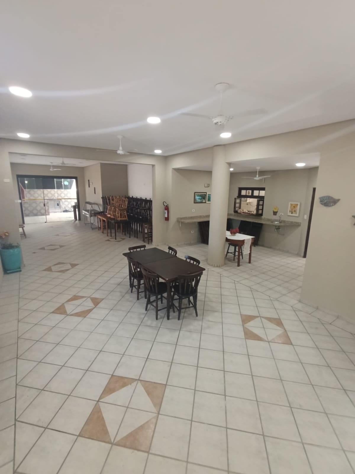 CAS261396 Hotel Pousada à Venda no Centro do Suarão Itanhaém – 18 Apartamentos e Piscina