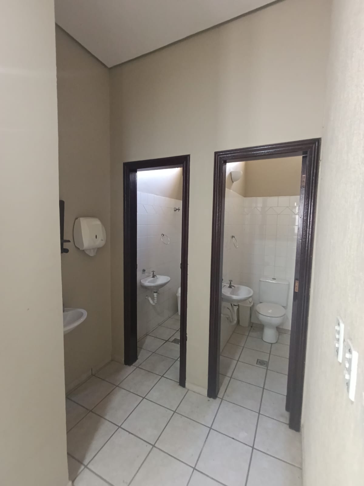 CAS261396 Hotel Pousada à Venda no Centro do Suarão Itanhaém – 18 Apartamentos e Piscina