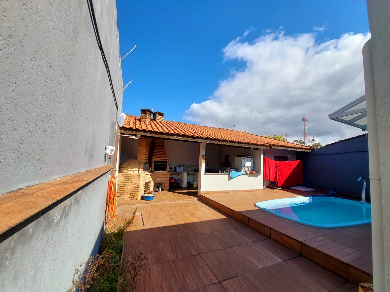 CAS261400 Casa Reformada com Piscina a 280m da Praia – Semimobiliada e com Edícula
