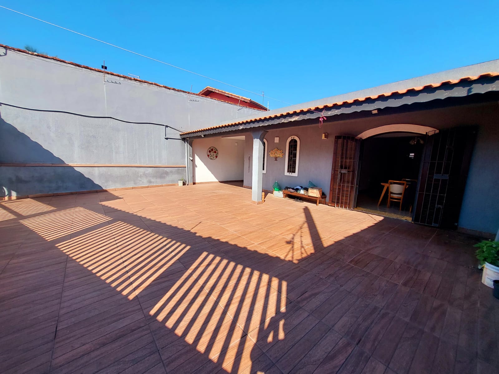 CAS261400 Casa Reformada com Piscina a 280m da Praia – Semimobiliada e com Edícula