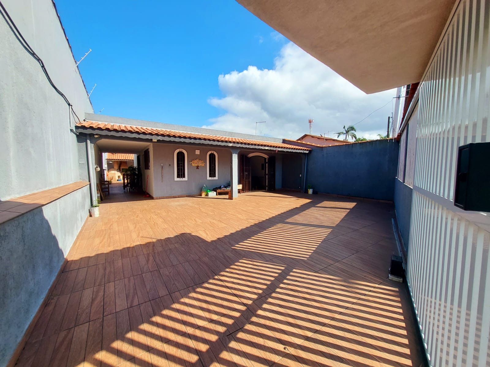 CAS261400 Casa Reformada com Piscina a 280m da Praia – Semimobiliada e com Edícula