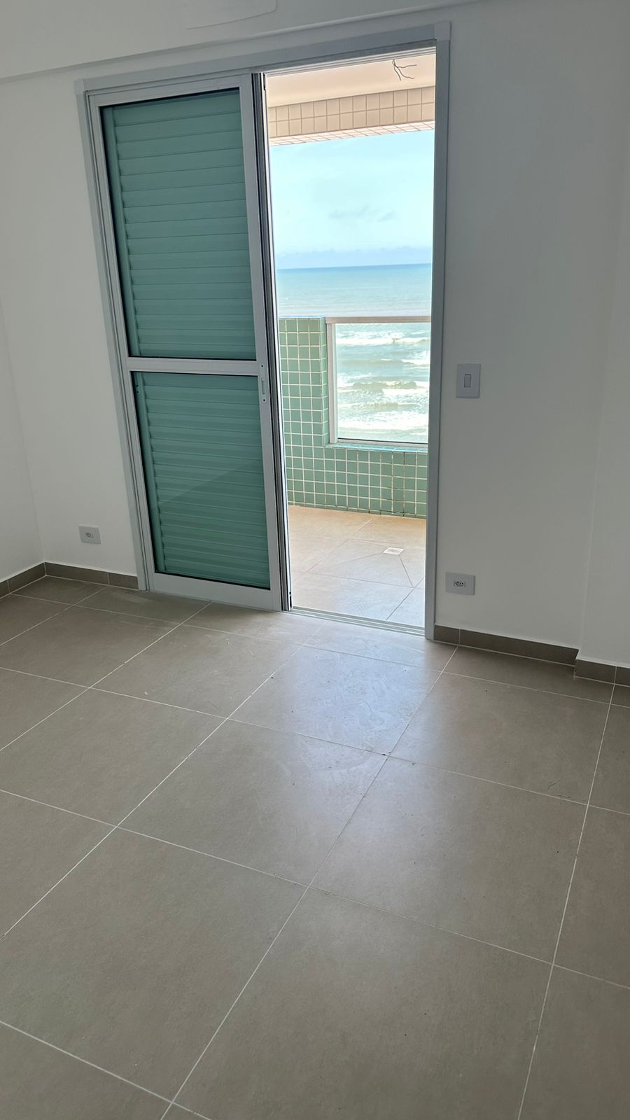 CAS261401 Apartamento Frente Mar no Condomínio Bella Vista – Andar Alto e 02 Dormitórios