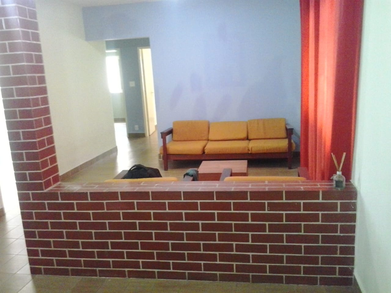 -CAS261402 Casa Térrea com 02 Salas em Itanhaém – Quintal Amplo com Espaço para Piscina