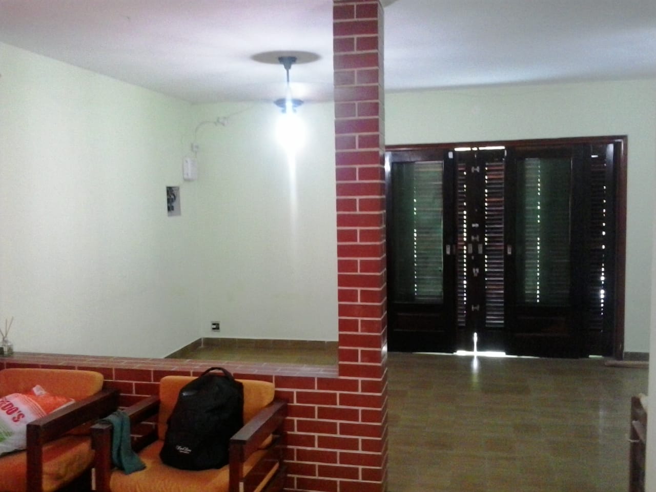 -CAS261402 Casa Térrea com 02 Salas em Itanhaém – Quintal Amplo com Espaço para Piscina
