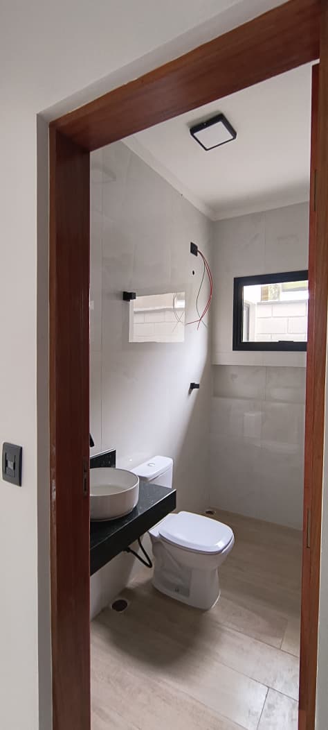 -CAS261402 Casa Térrea com 02 Salas em Itanhaém – Quintal Amplo com Espaço para Piscina