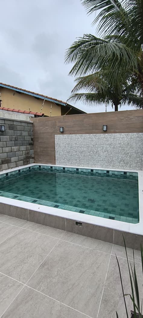 -CAS261402 Casa Térrea com 02 Salas em Itanhaém – Quintal Amplo com Espaço para Piscina