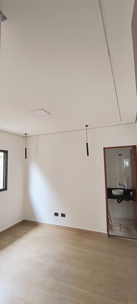 -CAS261402 Casa Térrea com 02 Salas em Itanhaém – Quintal Amplo com Espaço para Piscina