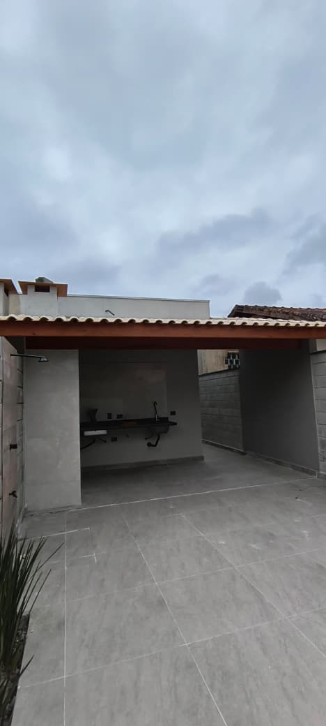 -CAS261402 Casa Térrea com 02 Salas em Itanhaém – Quintal Amplo com Espaço para Piscina