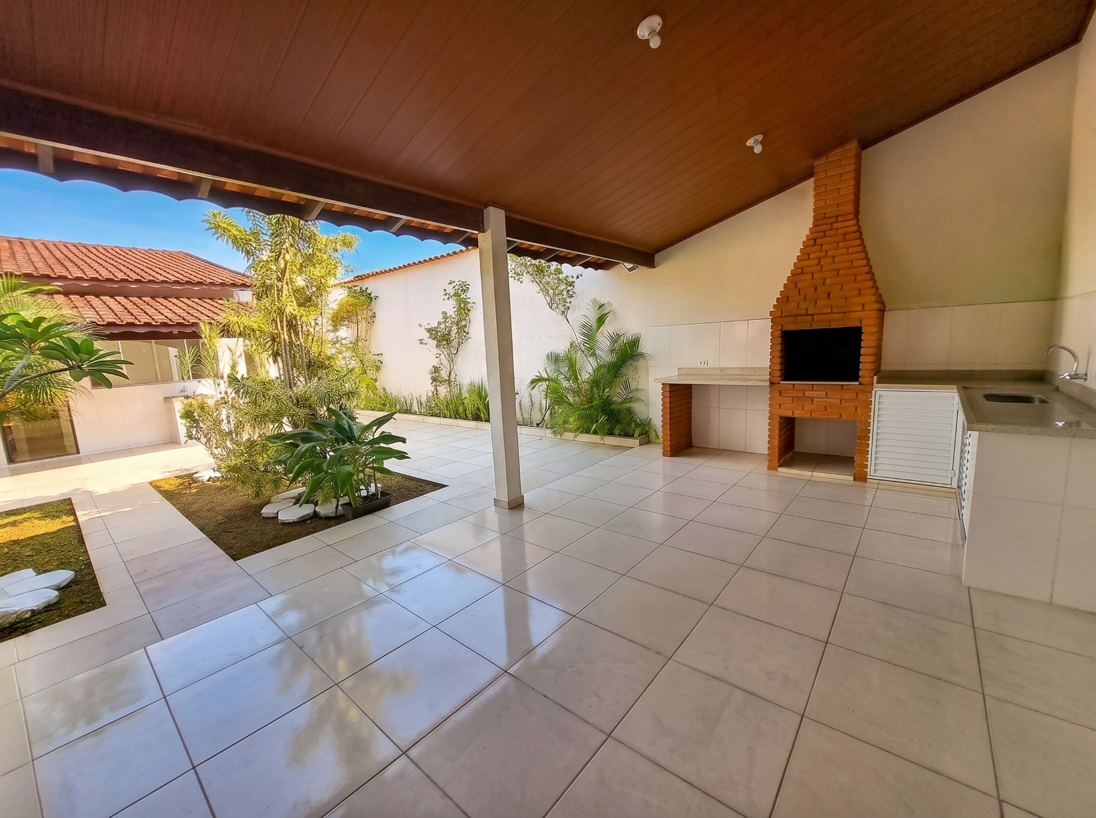 CAS261403 Casa com Piscina e Edícula no Cibratel II Itanhaém – 04 Dormitórios a 700m do Mar