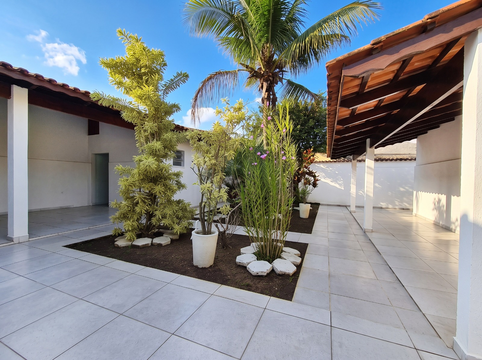 CAS261403 Casa com Piscina e Edícula no Cibratel II Itanhaém – 04 Dormitórios a 700m do Mar