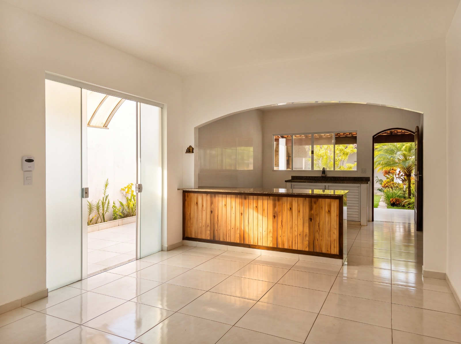 CAS261403 Casa com Piscina e Edícula no Cibratel II Itanhaém – 04 Dormitórios a 700m do Mar