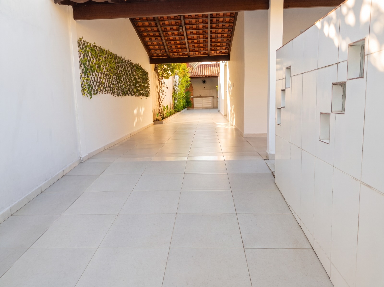CAS261403 Casa com Piscina e Edícula no Cibratel II Itanhaém – 04 Dormitórios a 700m do Mar