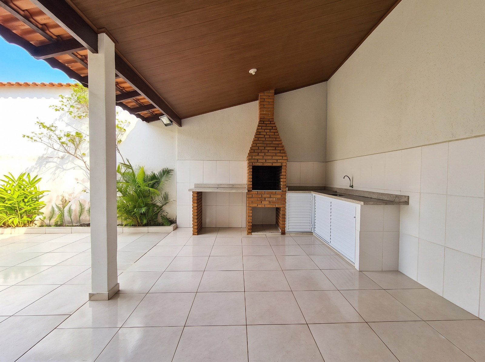 CAS261403 Casa com Piscina e Edícula no Cibratel II Itanhaém – 04 Dormitórios a 700m do Mar