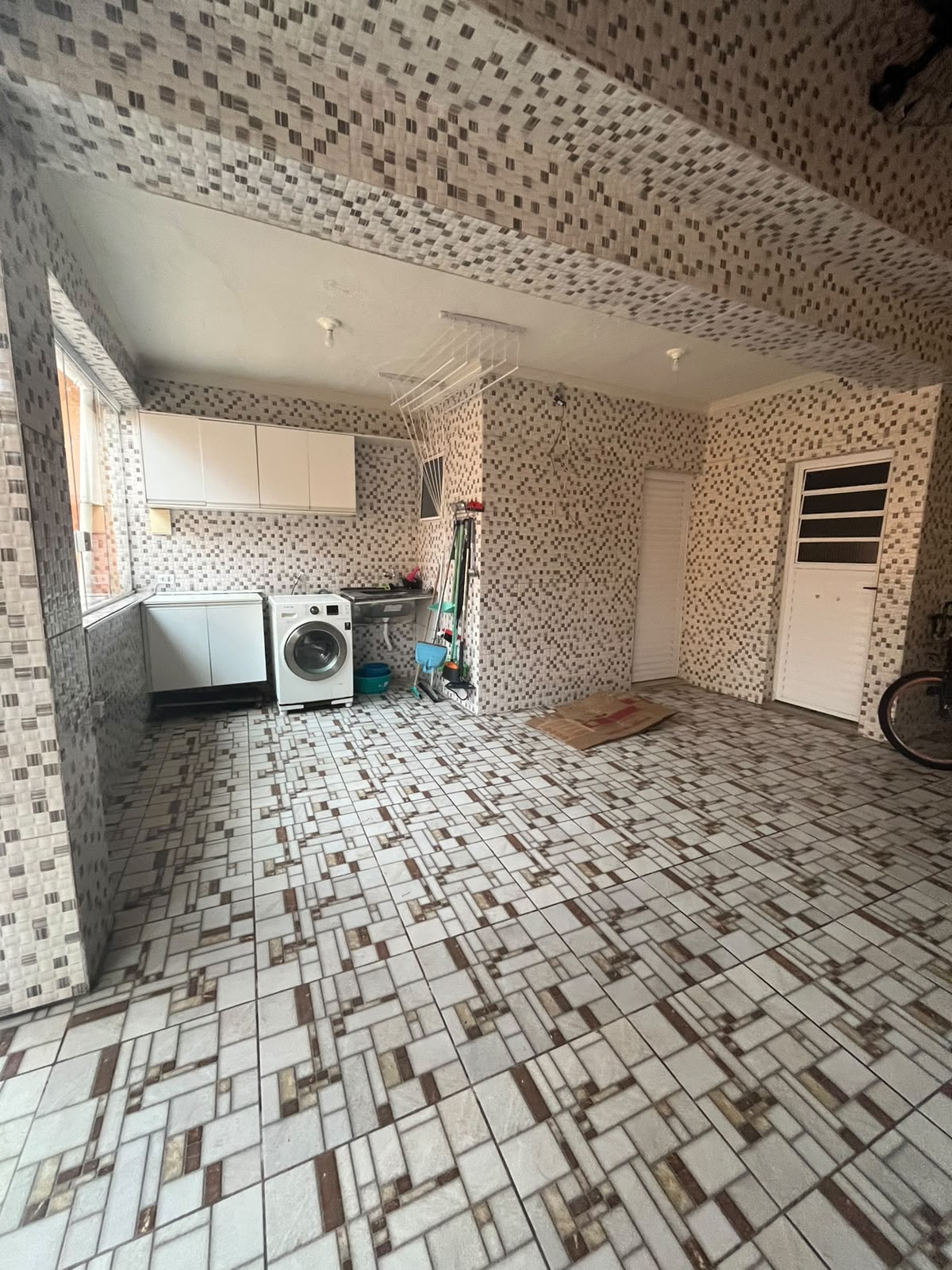 CAS261406 Casa Porteira Fechada nos Campos Elíseos Itanhaém – 05 Dormitórios com Piscina a 50m da Praia