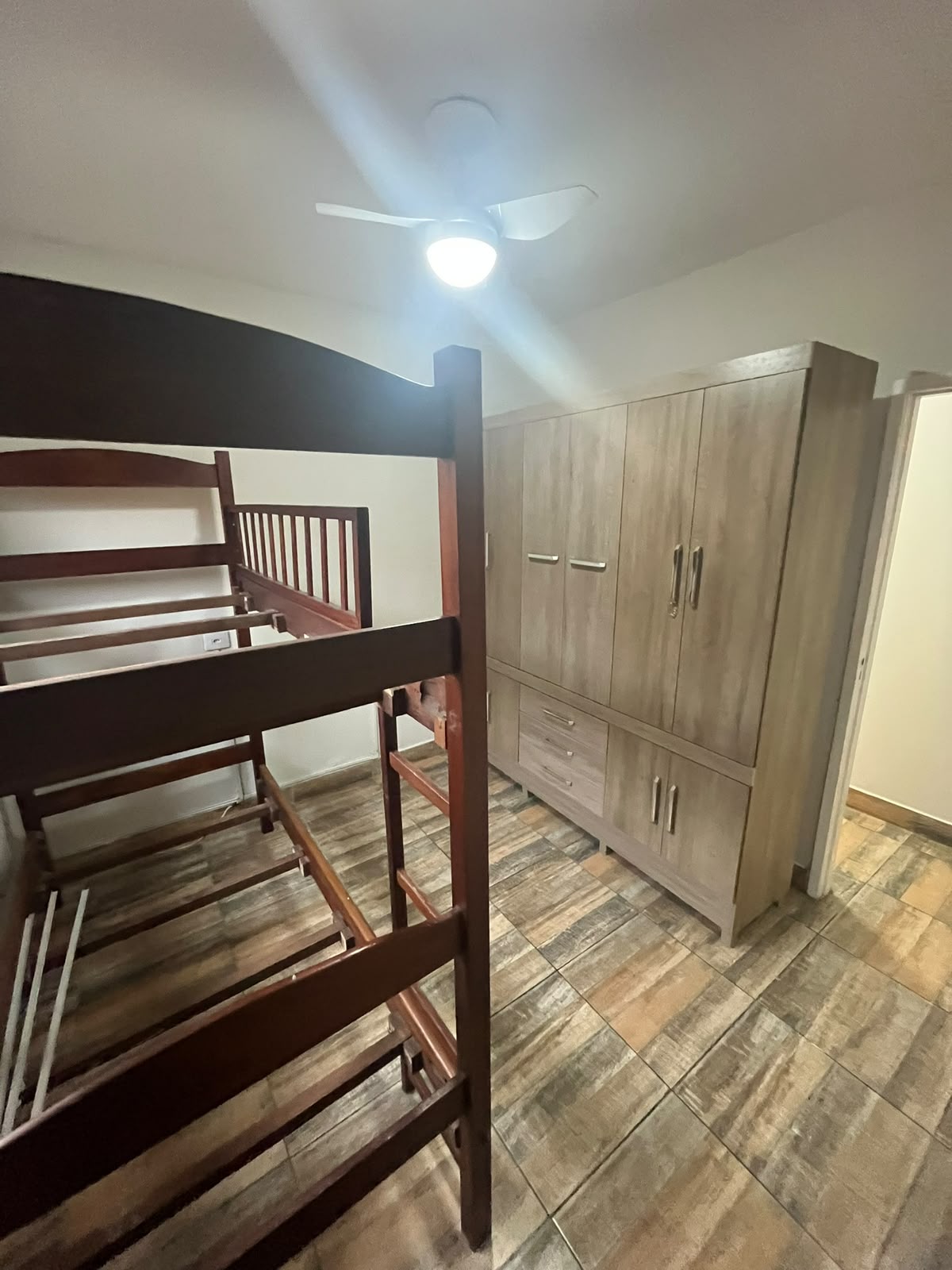 CAS261406 Casa Porteira Fechada nos Campos Elíseos Itanhaém – 05 Dormitórios com Piscina a 50m da Praia