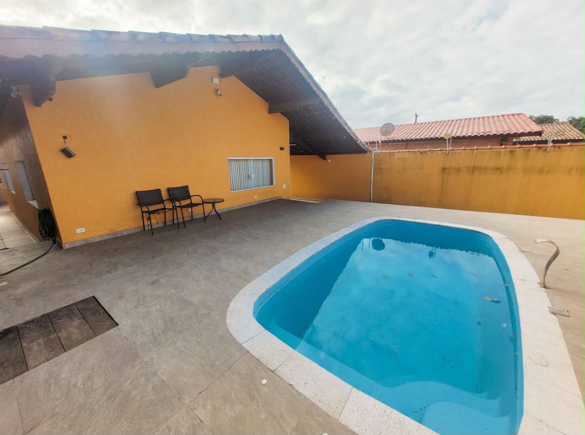CAS261406 Casa Porteira Fechada nos Campos Elíseos Itanhaém – 05 Dormitórios com Piscina a 50m da Praia
