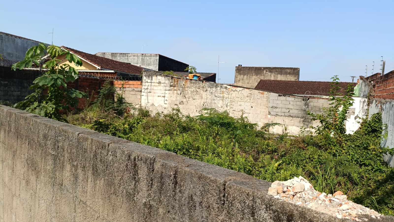 TERRENO COMERCIAL - Centro de Itanhaém - frente à Rodovia