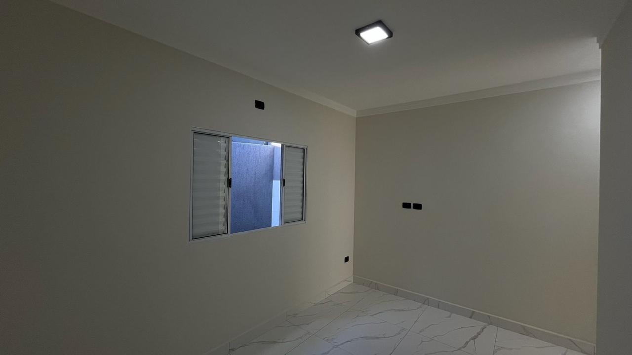 CASA NOVA EM ALTO PADRAO COM PISCINA E 02 DORMITORIOS NA PRAIA