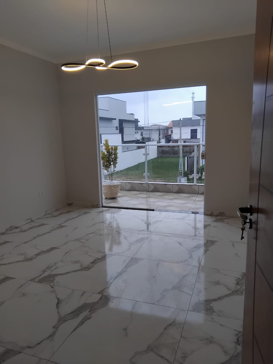 Luxuoso sobrado de alto padrão em condomínio fechado lado praia em Itanhaém